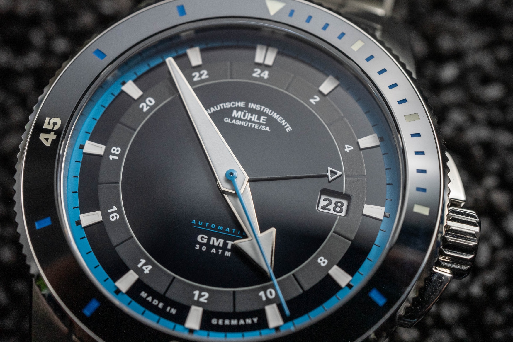 Mühle Glashütte Sportivo Travel GMT dial closeup