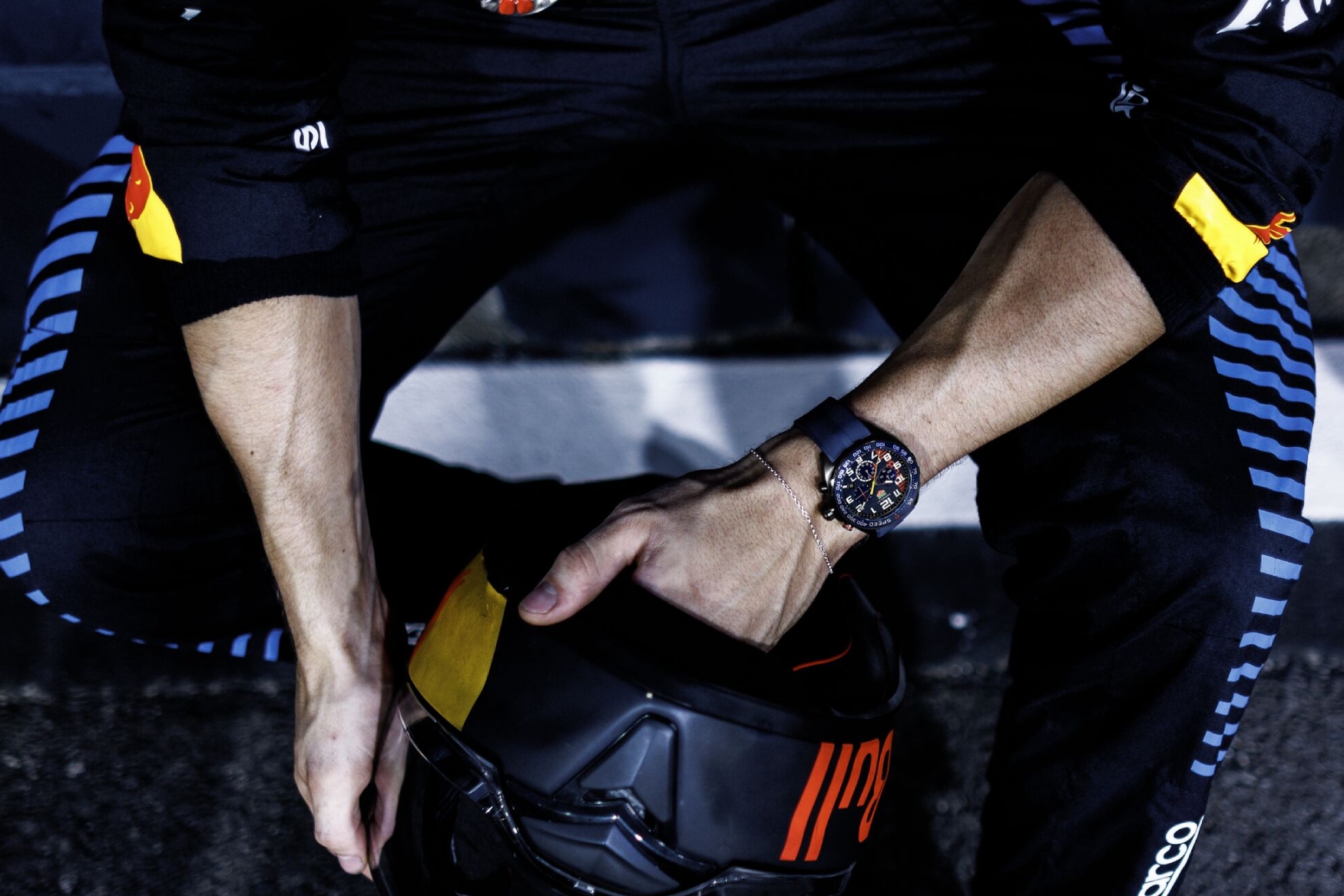 TAG Heuer Formula 1 Chronograph x Oracle Red Bull Racing mechanic